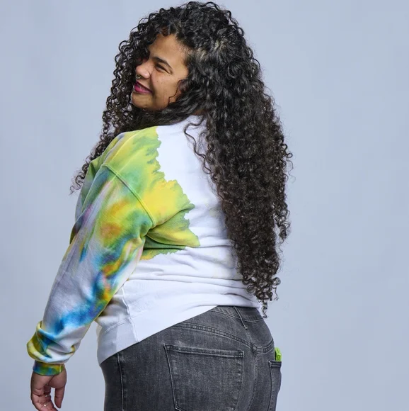 Heart/Soul Apparel Cold 🥶 Shoulder Sweatshirt - Picture 4 of 16